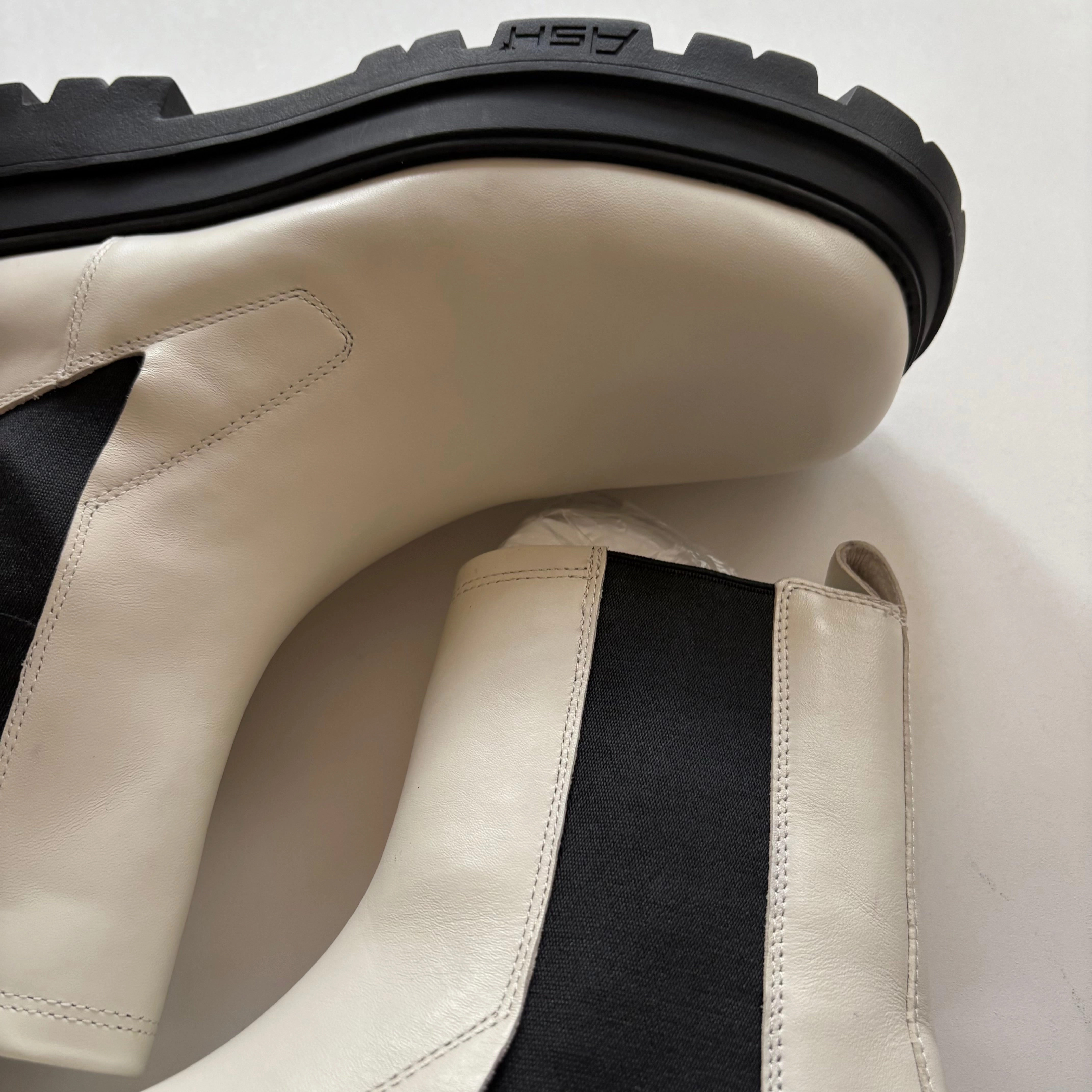 Boots Ankle Flats By Ash In Cream, Size: 10