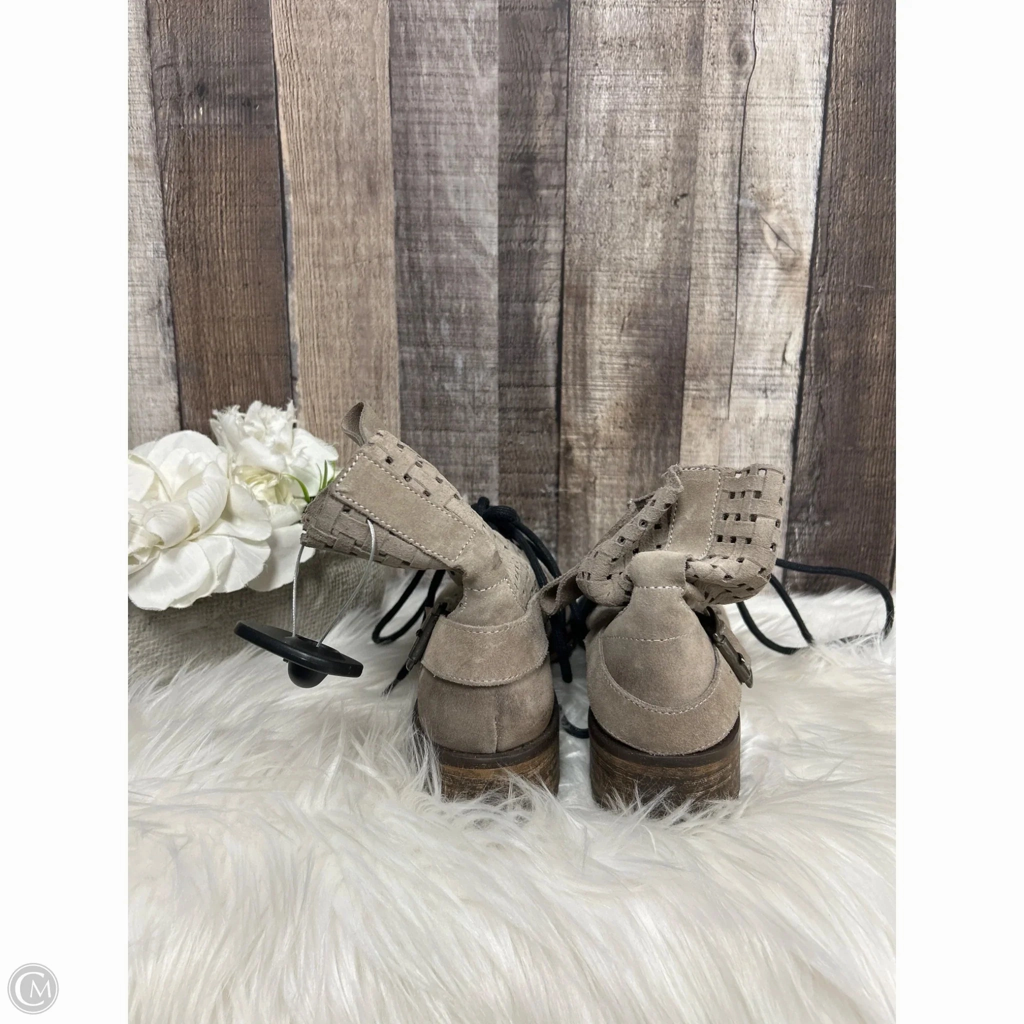 Boots Ankle Flats By Cmf In Taupe, Size: 9