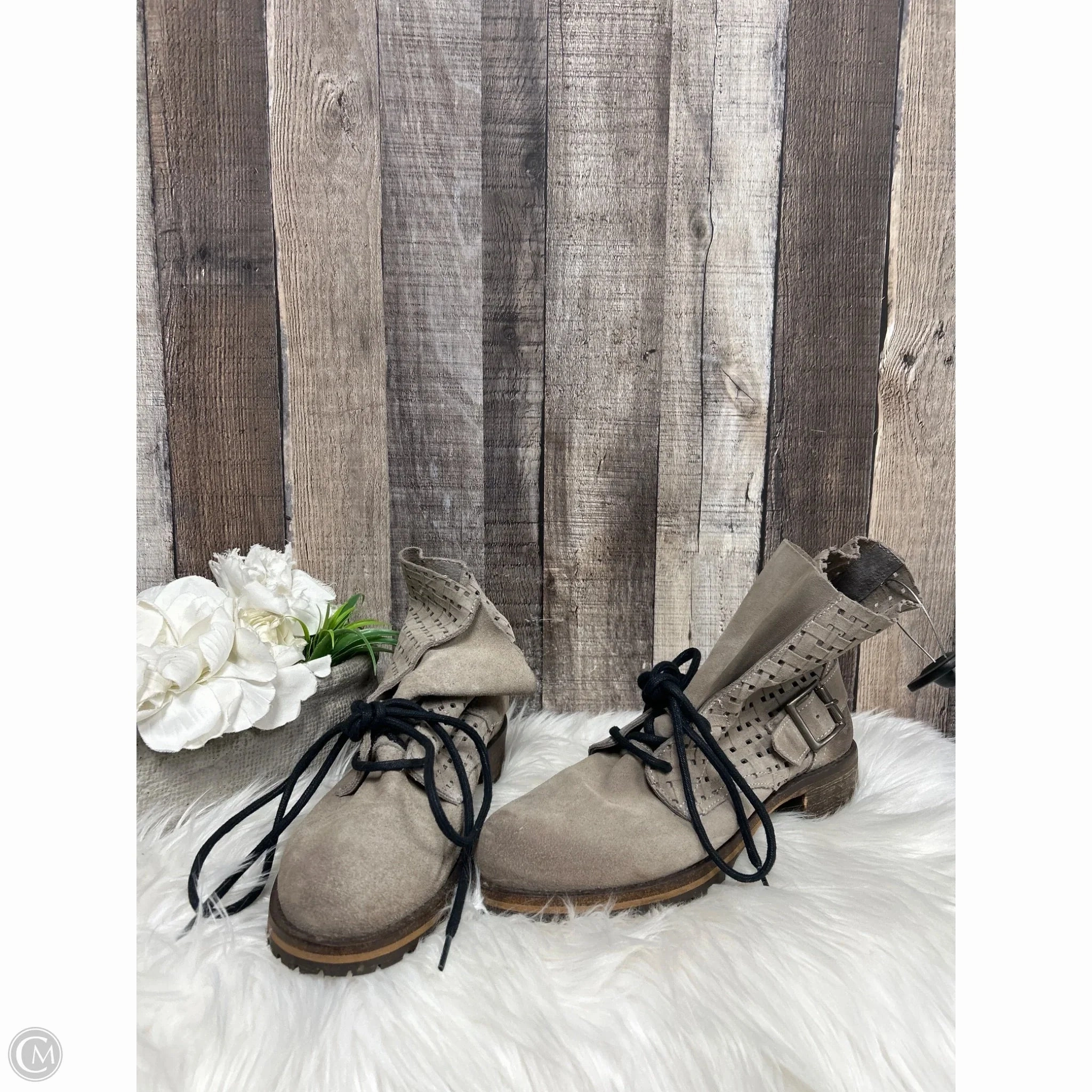Boots Ankle Flats By Cmf In Taupe, Size: 9