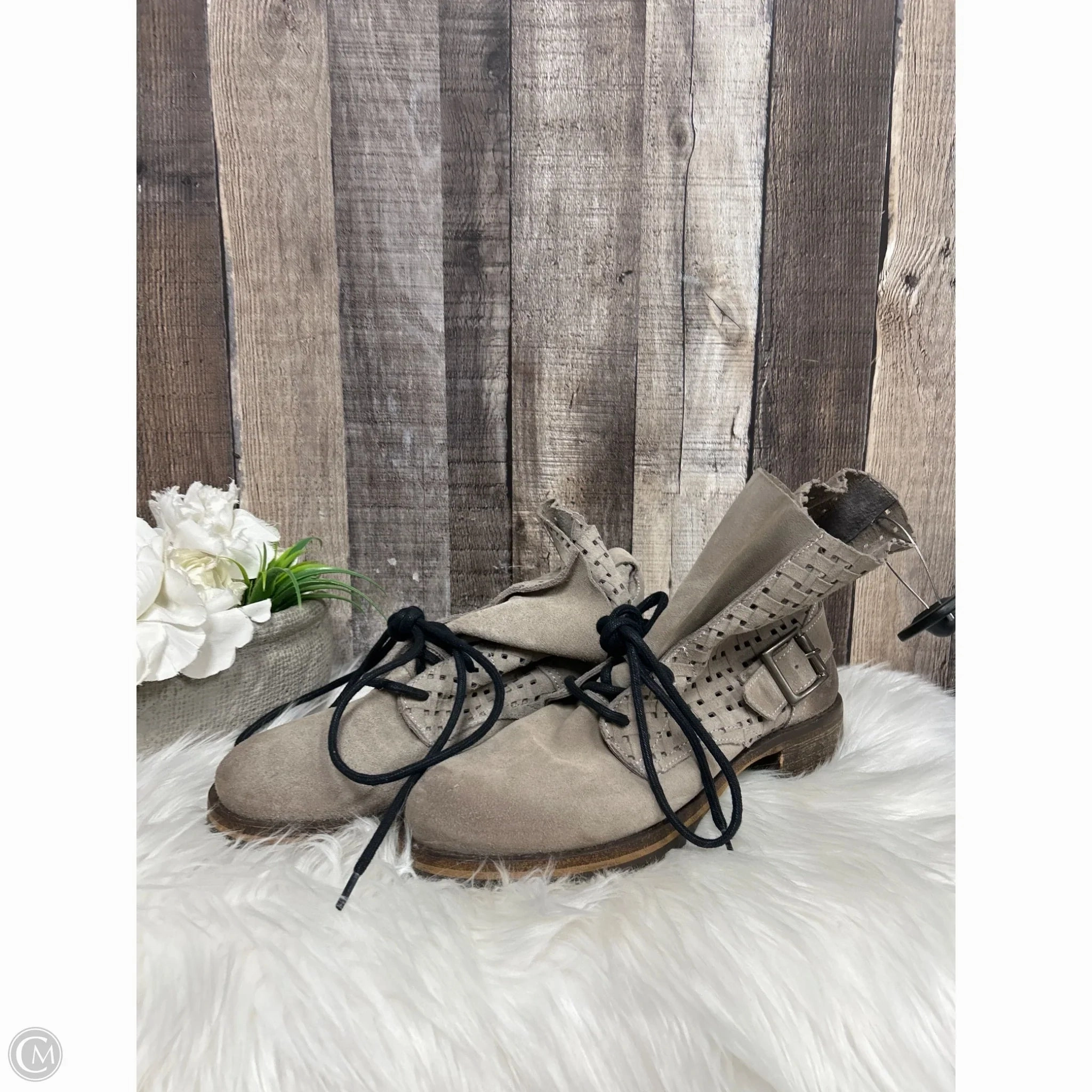 Boots Ankle Flats By Cmf In Taupe, Size: 9