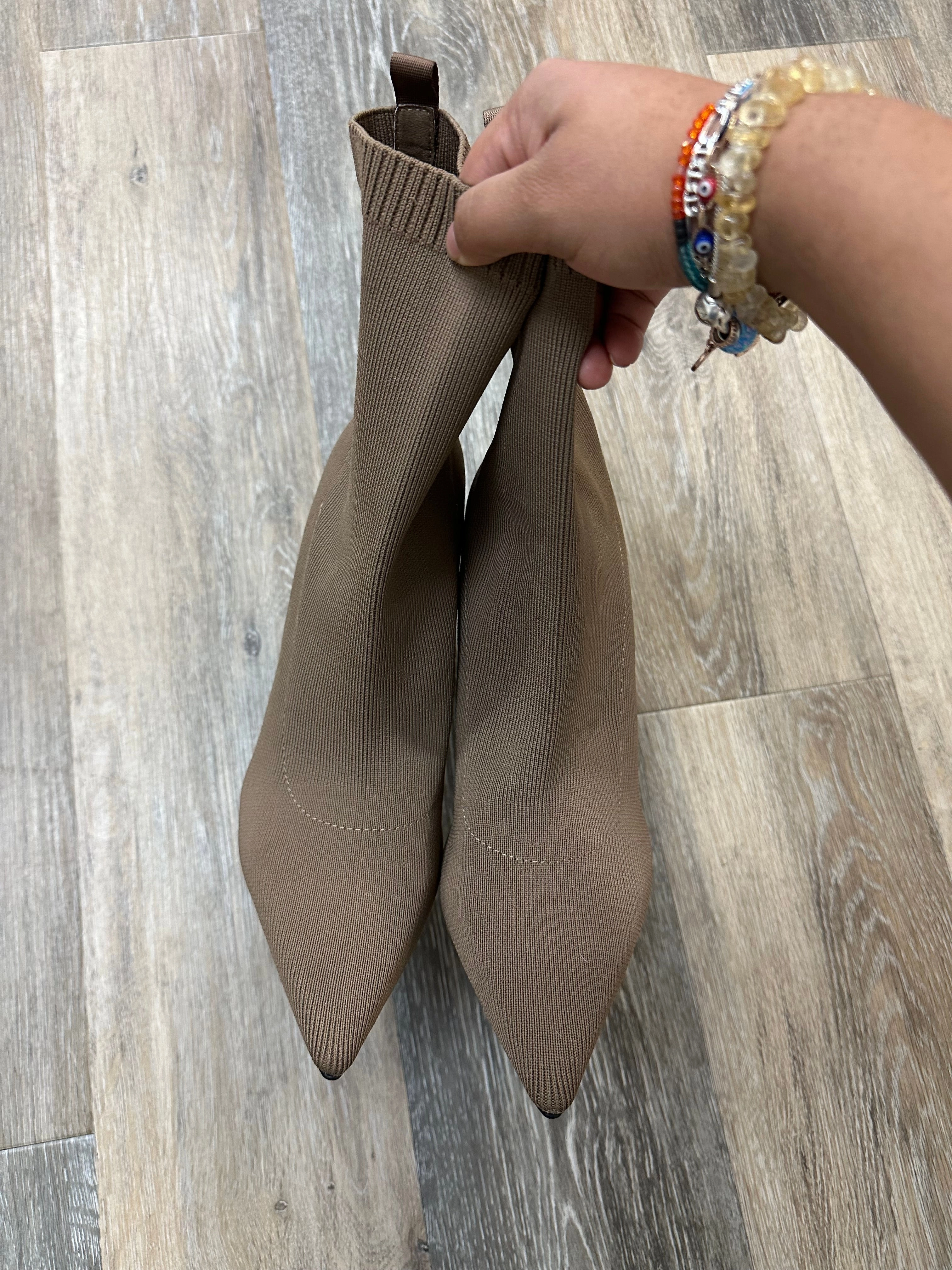 Boots Ankle Heels By Zara In Beige, Size: 9