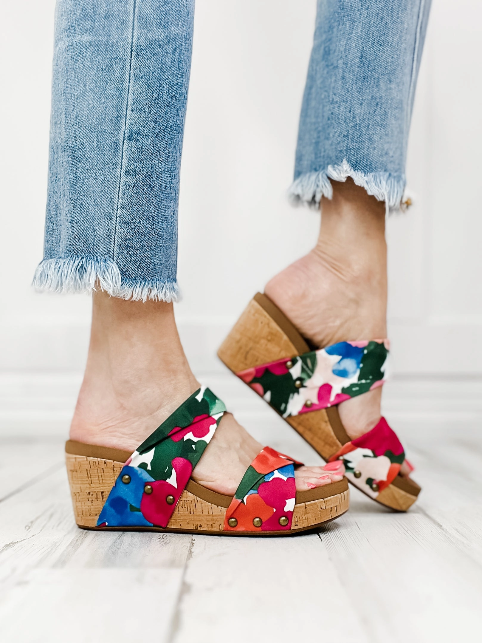 Corkys Stranded Wedges in Flowers