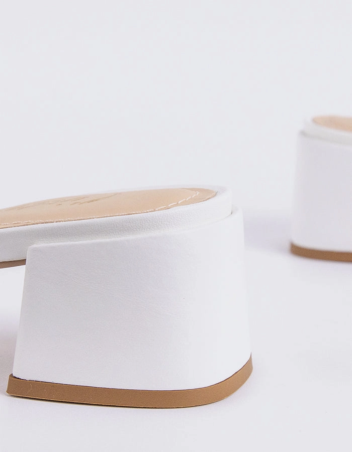Fortunata White Leather