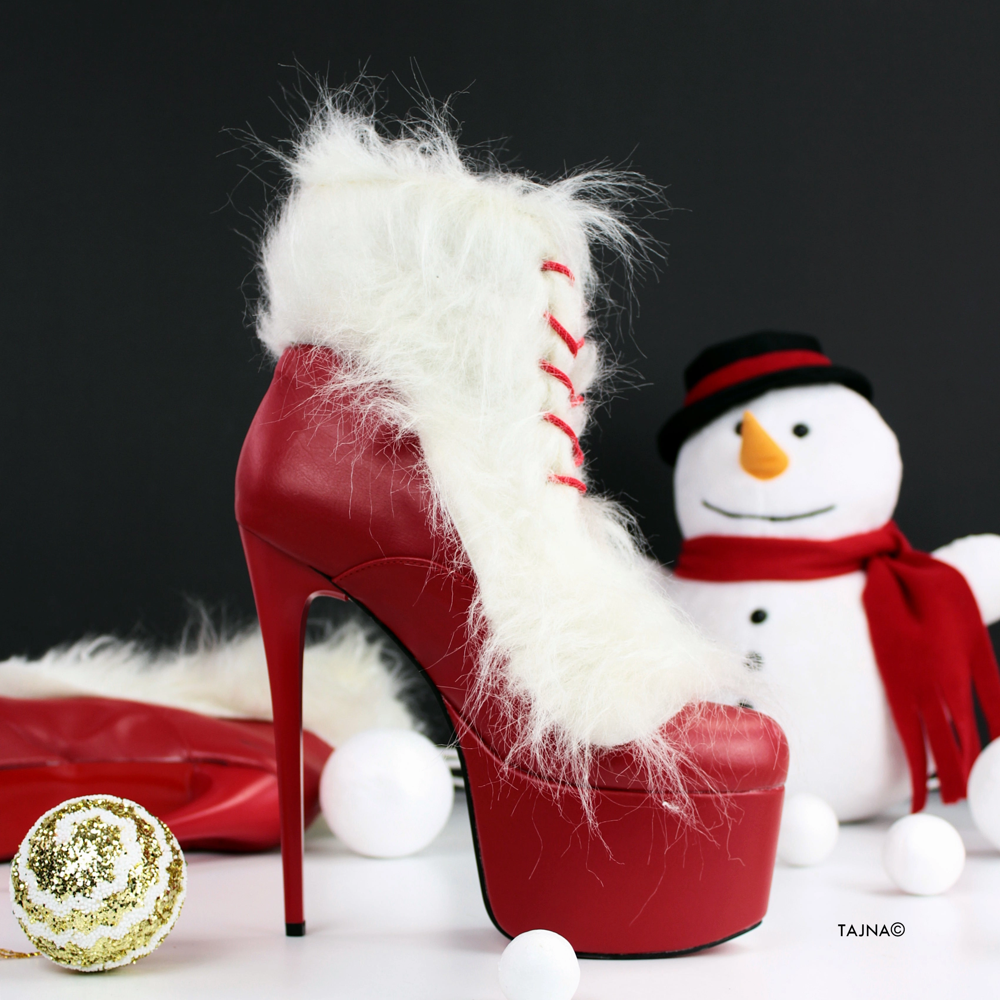 Fur Ledna Red Matte Santa Booties