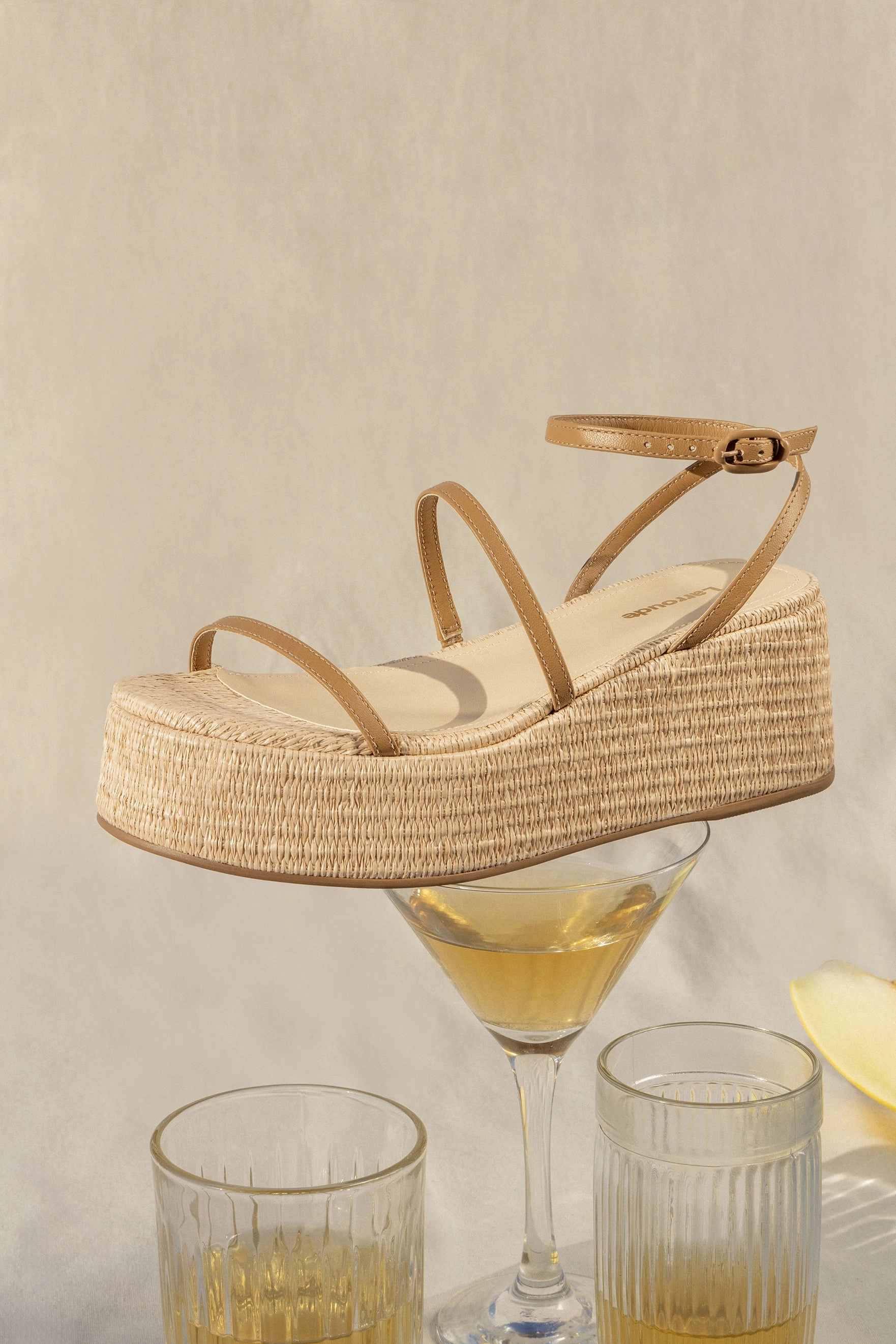 Gio Flatform Sandal In Natural Raffia and Hazelnut Trimming