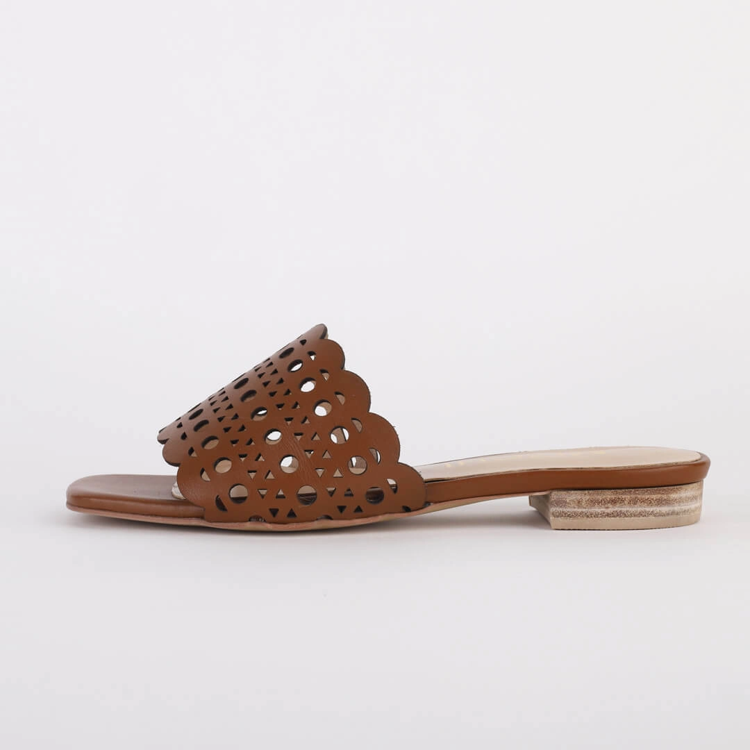 MELLA UMA - lazer cut flat slides