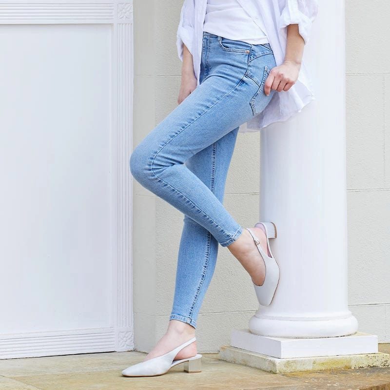 Verity: Pale Gray Leather